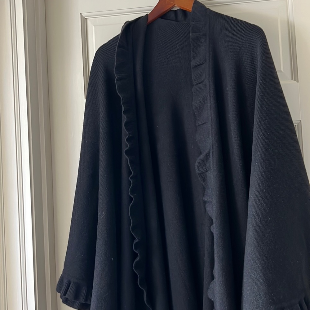 Cashmere Ruffled Edge Cape Size Small Cashmere - Picture 3 of 4